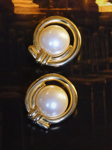 Givenchy large faux pearl round clip on earrings (vintage) | on slowness