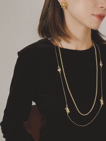 Vintage Givenchy golden chain | on slowness