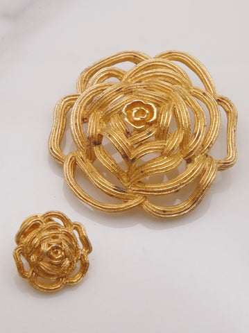 Vintage Christian Dior camellia flowers brooches | on slowness