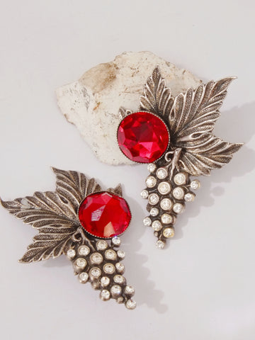 Classy grape fruits with leaves clip on earrings (vintage)