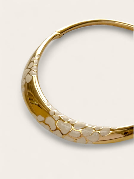 Givenchy creamy enamel pattern choker necklace (Vintage)