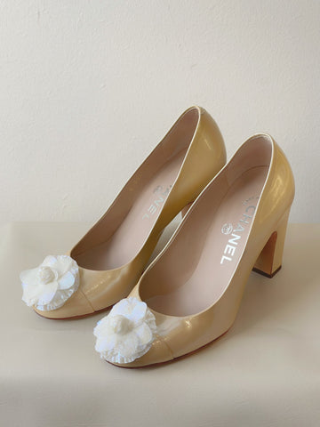 Chanel yellow patent leather with camellia flowers high heel (Vintage)