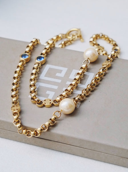 Givenchy logo with pearls long chain necklace (Vintage)