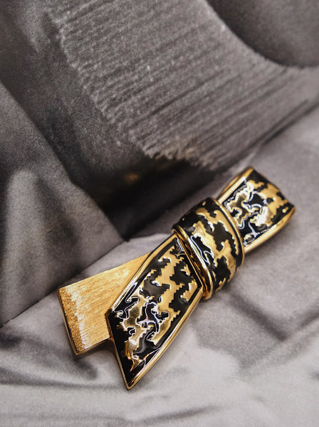 Vintage Christian Dior raffia bow houndstooth brooch | ON SLOWNESS