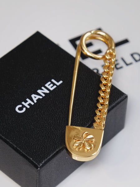 CHANEL lucky clove Brooch (vintage)