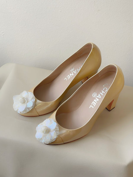 Chanel yellow patent leather with camellia flowers high heel (Vintage)