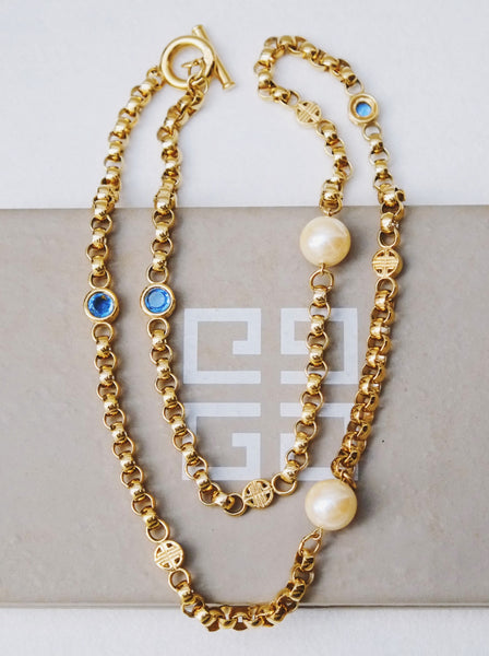 Givenchy logo with pearls long chain necklace (Vintage)