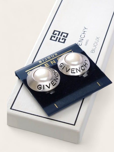 Givenchy faux pearls round earrings (vintage)