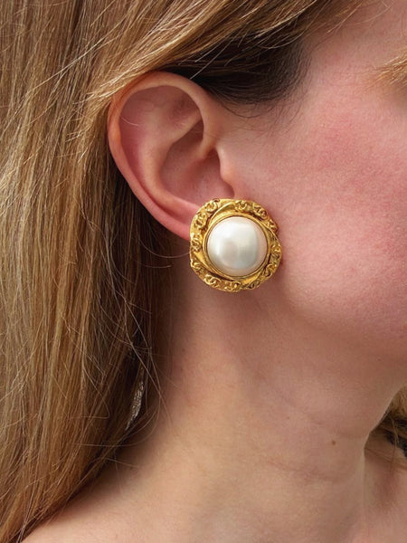 CHANEL Golden Flower Frame and Pearl Earrings