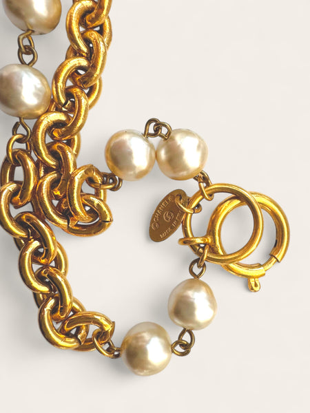 CHANEL glass pearls and golden chains long necklace (vintage)