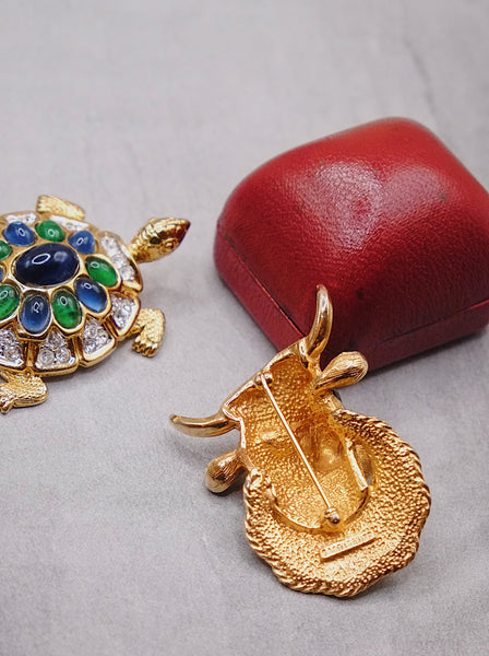 Castlecliff bull ox brooch (Vintage)