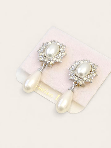 Chr Dior faux pearl drops earrings (vintage)