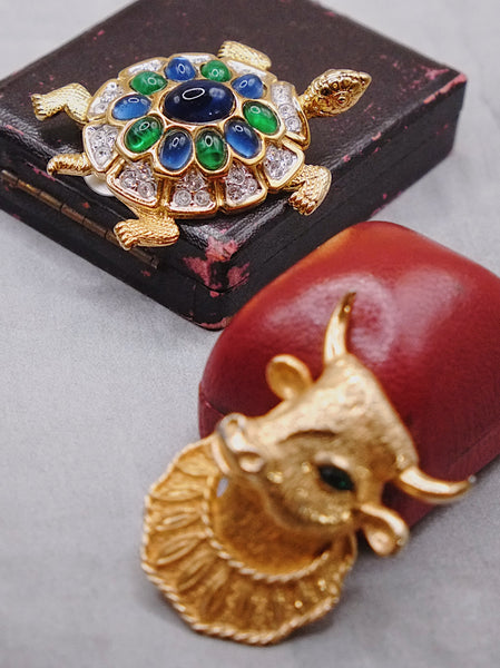 D’orlan cabochon glass turtle brooch (Vintage) | on slowness
