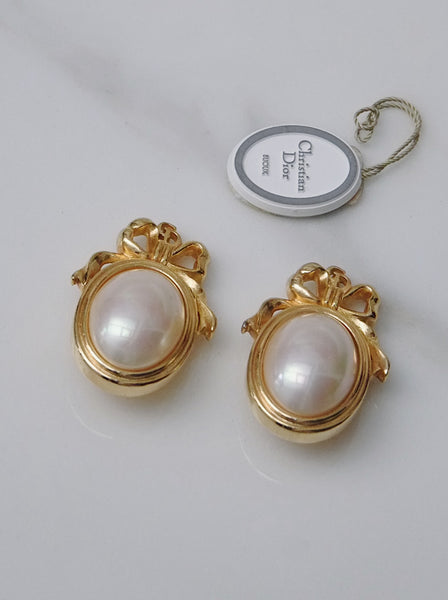 Chr Dior raffia bow imitation pearl earrings (vintage)