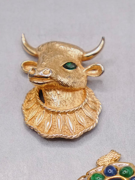 Castlecliff bull ox brooch (Vintage)