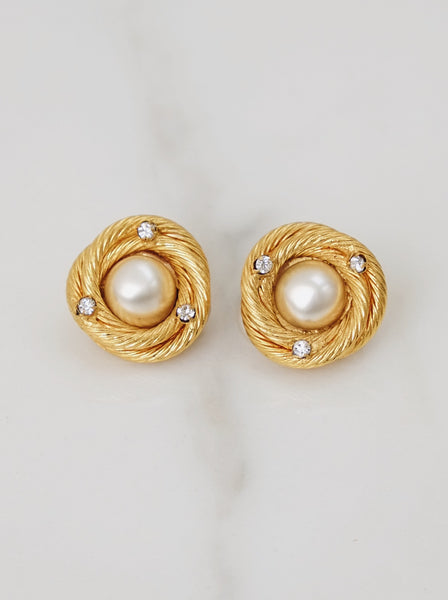 Chanel faux pearls round earrings (vintage) | on slowness