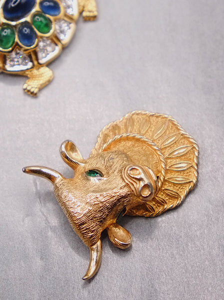 Castlecliff bull ox brooch (Vintage)