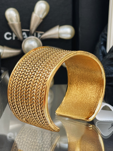 CHANEL Golden Weaving Bangle (vintage)