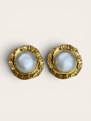 CHANEL Golden Flower Frame and Pearl Earrings