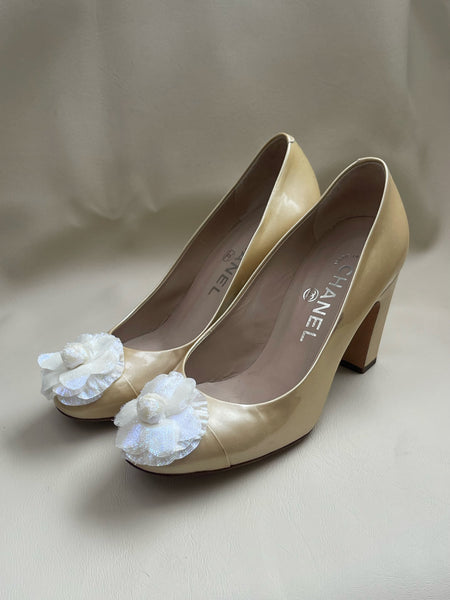 Chanel yellow patent leather with camellia flowers high heel (Vintage)