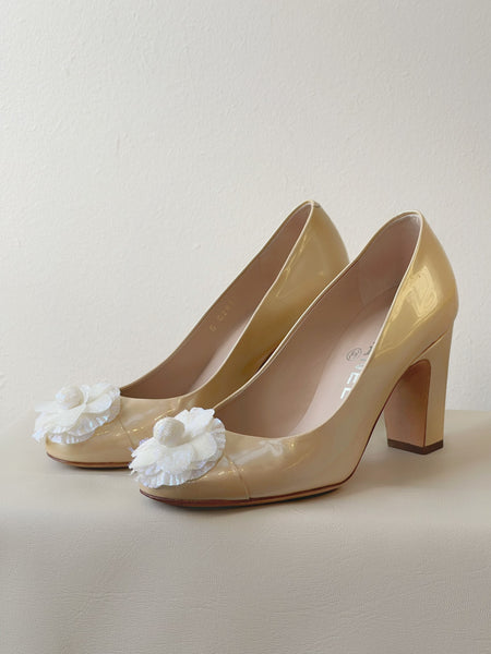 Chanel yellow patent leather with camellia flowers high heel (Vintage)