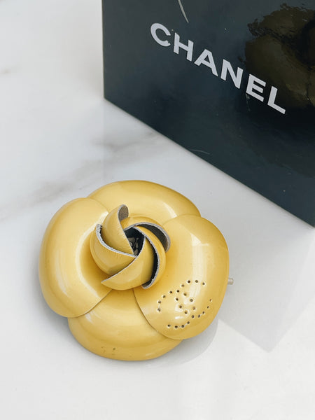 CHANEL Camellia Brooch in buttery yellow leather (vintage)