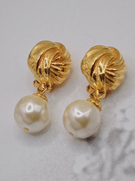 Sonia Rykiel golden swirling knot pearl drops earrings (Vintage) | on slowness