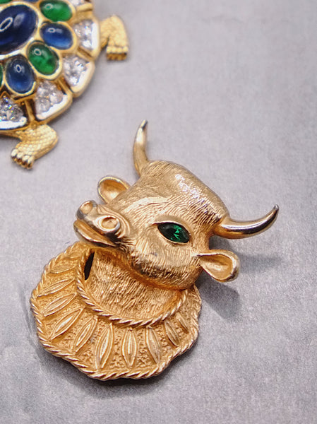 Castlecliff bull ox brooch (Vintage)