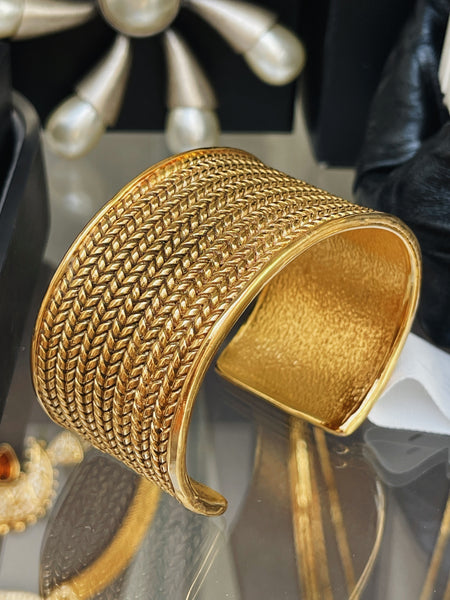 Vintage CHANEL cc logo chain cuff bangle | on slowness