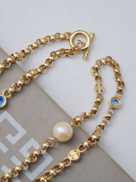 Givenchy logo with pearls long chain necklace (Vintage)