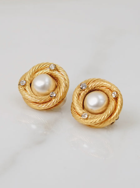 Chanel faux pearls round earrings (vintage) | on slowness