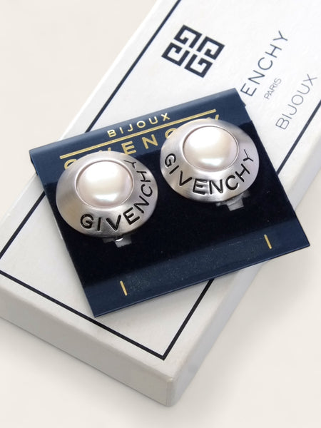 Givenchy faux pearls round earrings (vintage)