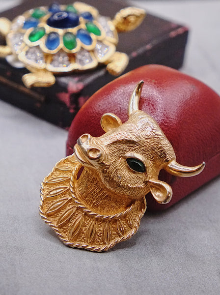 Castlecliff bull ox brooch (Vintage)