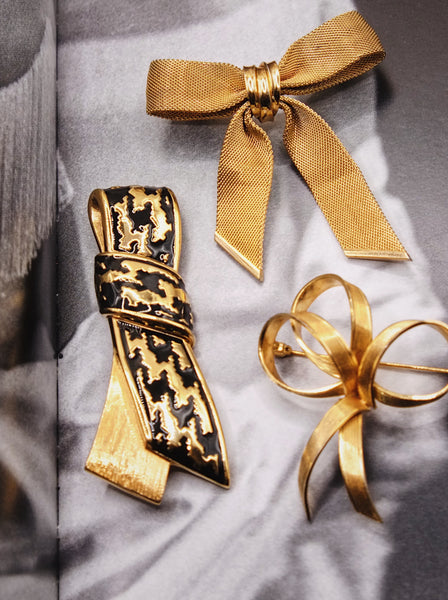 Vintage Christian Dior raffia bow houndstooth brooch | ON SLOWNESS