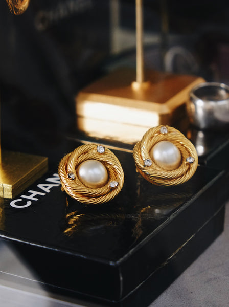 Chanel faux pearls round earrings (vintage) | on slowness