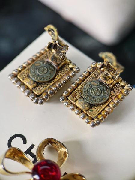 CHANEL 1984 red gripoix glass earrings (vintage)