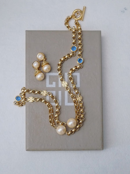 Givenchy logo with pearls long chain necklace (Vintage)