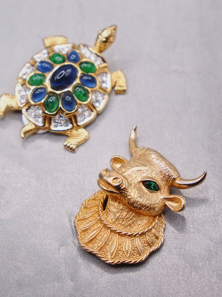 Castlecliff bull ox brooch (Vintage)