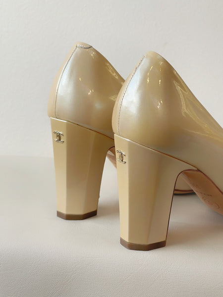 Chanel yellow patent leather with camellia flowers high heel (Vintage)