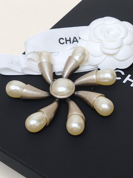 Vintage CHANEL 1999 Cruise Collection Brooch with Massive Faux Pearls