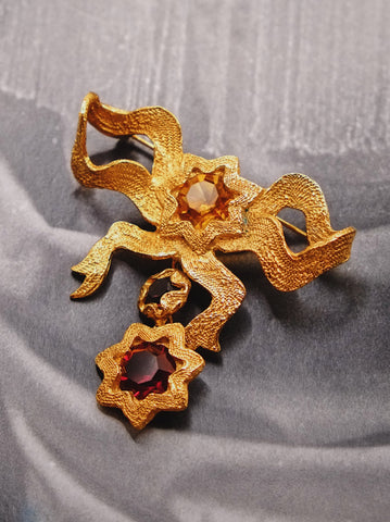 YSL Yves Saint Laurent golden raffia bow dangling brooch (Vintage) | on slowness