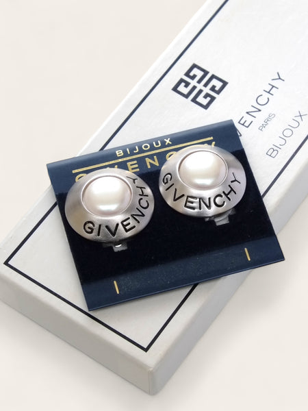 Givenchy faux pearls round earrings (vintage)