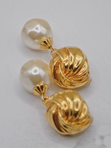 Sonia Rykiel golden swirling knot pearl drops earrings (Vintage) | on slowness
