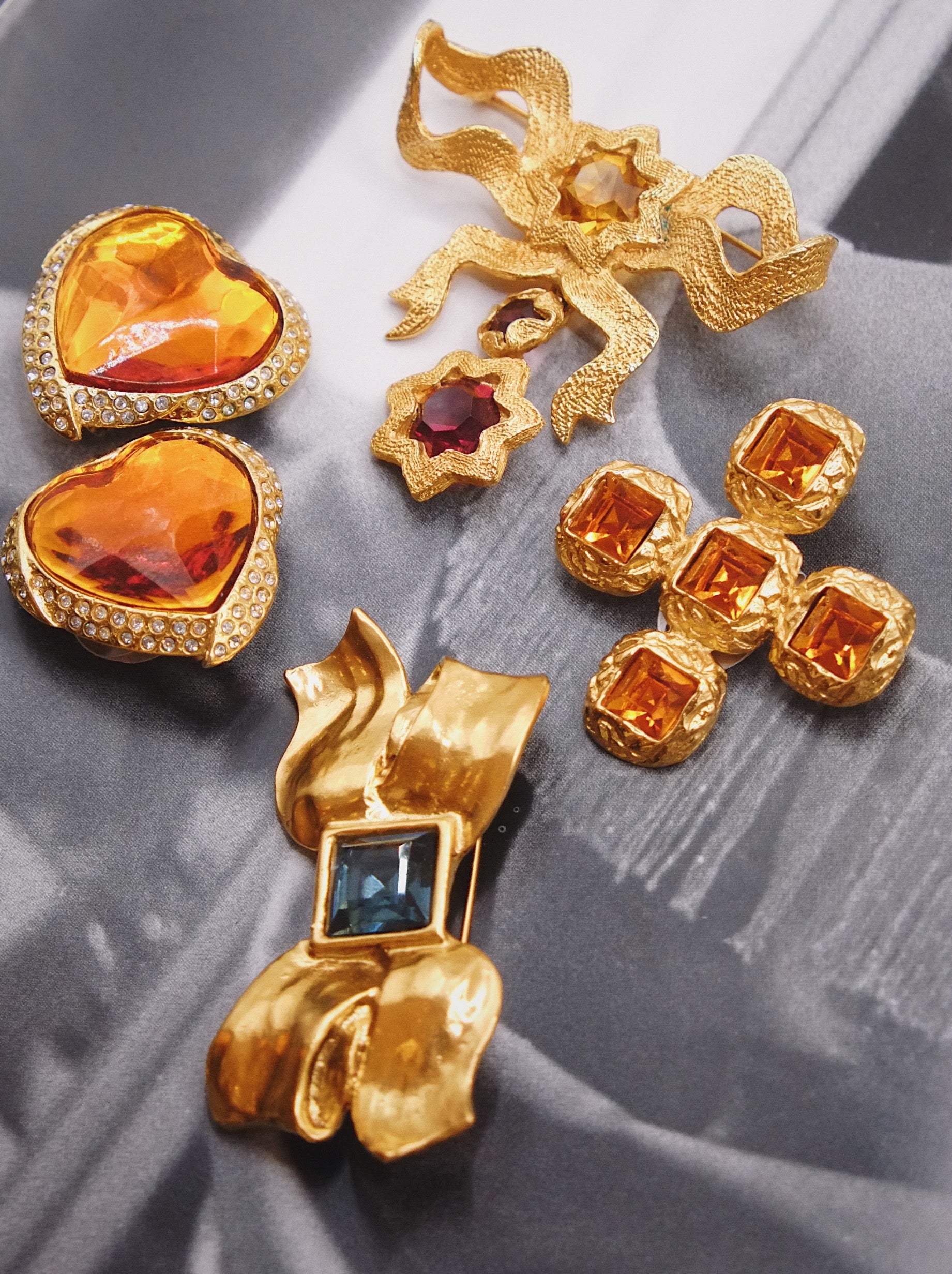 YSL Yves Saint Laurent raffia bow crystal brooch (Vintage)| on