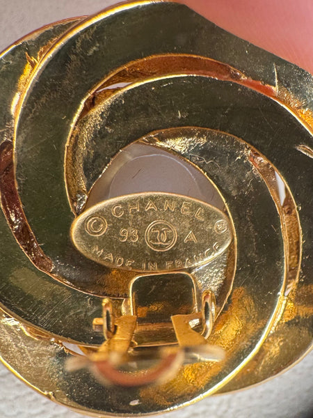 CHANEL Golden Flower Frame and Pearl Earrings