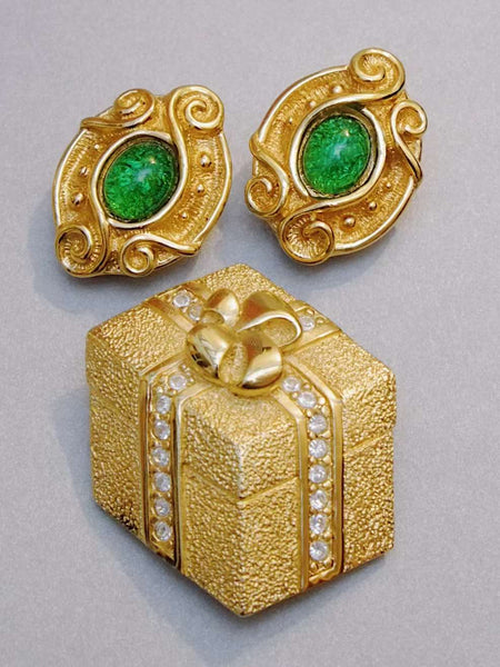 Pre-owned vintage Christian Dior gift box brooch | ON SLOWNESS