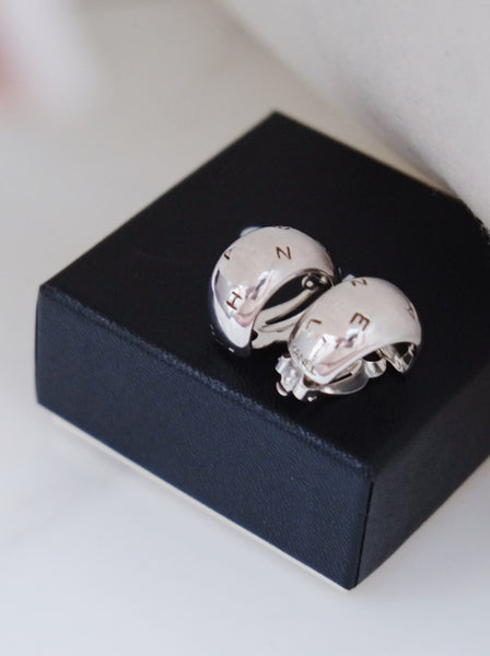 Vintage CHANEL 925 silver half hoop earrings | ON SLOWNESS