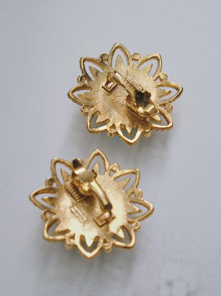 Trifari turquoise glass cabochon earrings (Vintage)