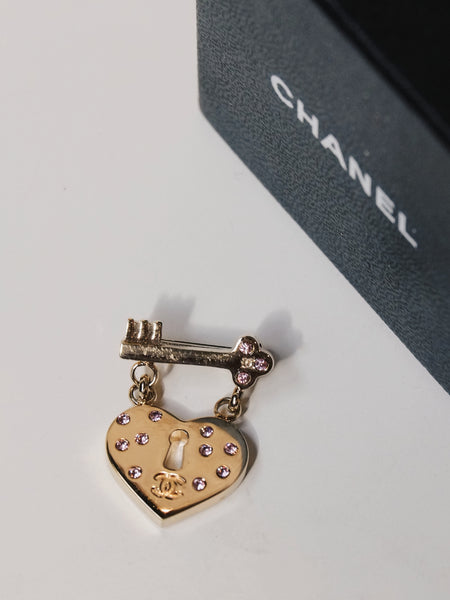 vintage CHANEL jewelry heart locker pin brooch | ON SLOWNESS