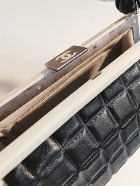 vintage CHANEL clutch bag | ON SLOWNESS